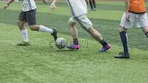 【重磅！穆里尼奥大刀阔斧调整，上海海港首发阵容亮相，李圣龙领衔出战，锋线新格局引期待】