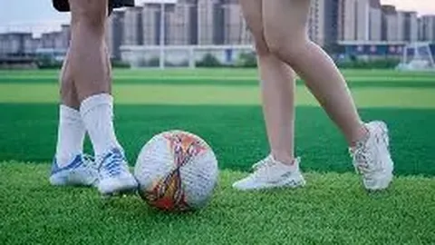 詹俊独家分析：今晚对决，维尔茨与埃基蒂克搭档成焦点，萨拉赫替补登场或成明智之选！