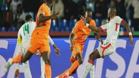 斯维亚特克轻松击败对手，独占鳌头晋级女单八强